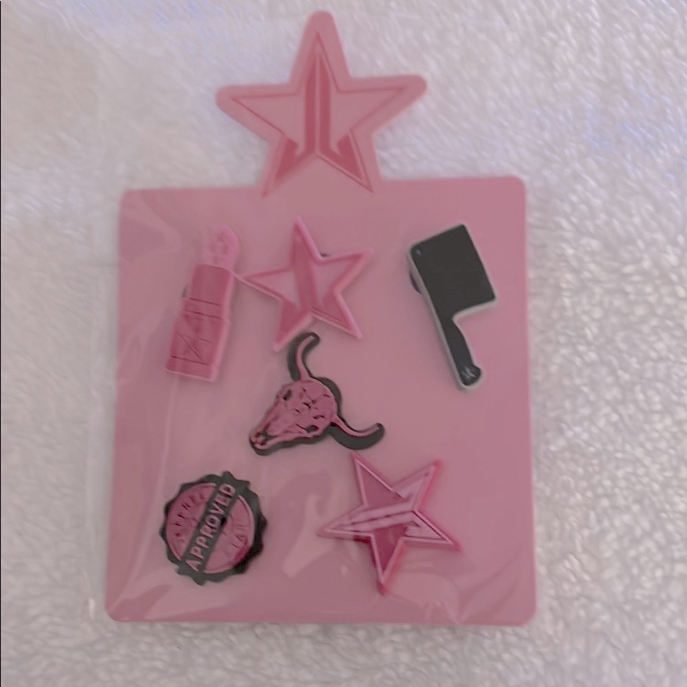 NWT🩴🐊Jeffree Star Star Croc Charms Set”